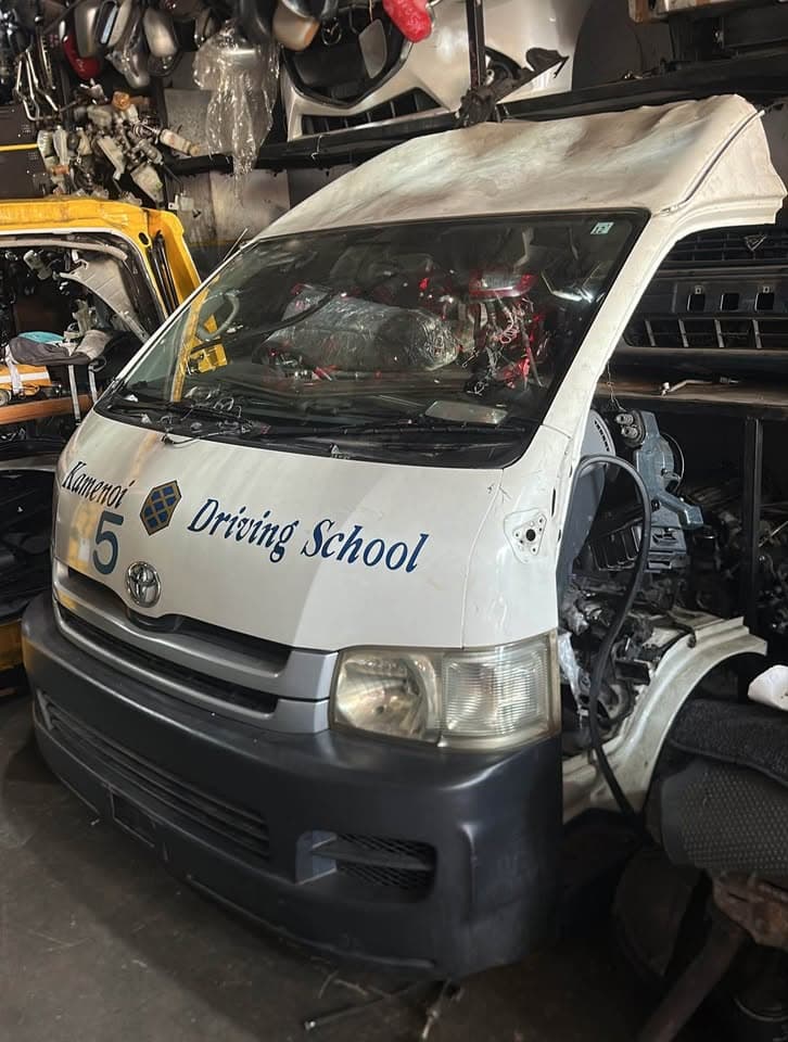 Frente completo para Toyota Hiace 2008-2018